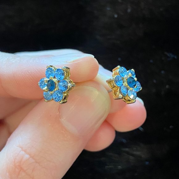 Flower post earrings with blue crystals - Picture 2 of 2
